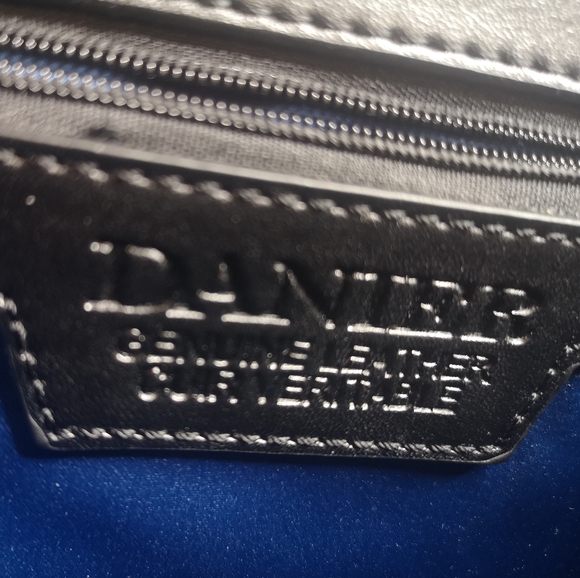 A bag - Picture 4 of 6